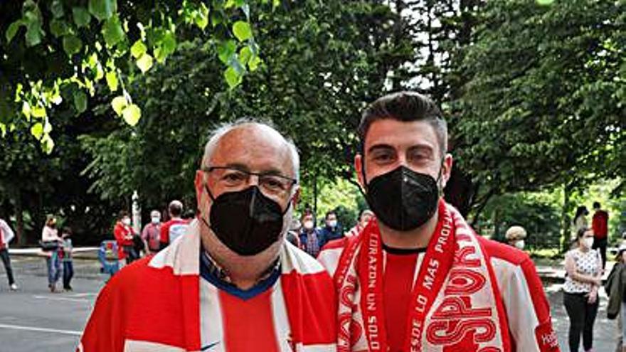 Pedro y Éric Menéndez, antes de entrar al campo