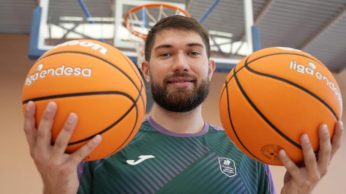 Killian Tillie, el día de su presentación.