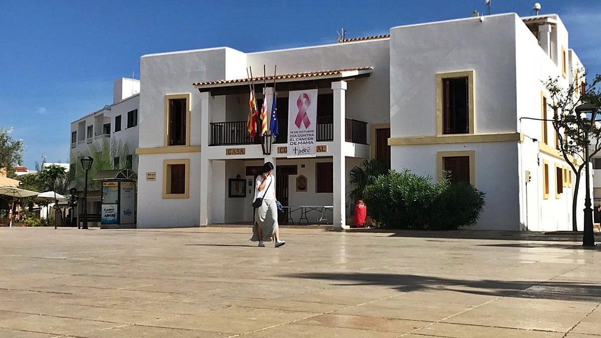 Fachada del Consell de Formentera en Sant Francesc.