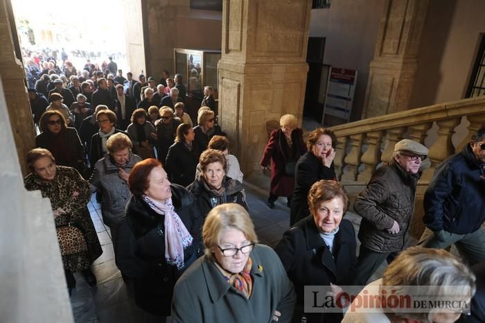 Reparto de boniatos en el Palacio Episcopal por San Fulgencio