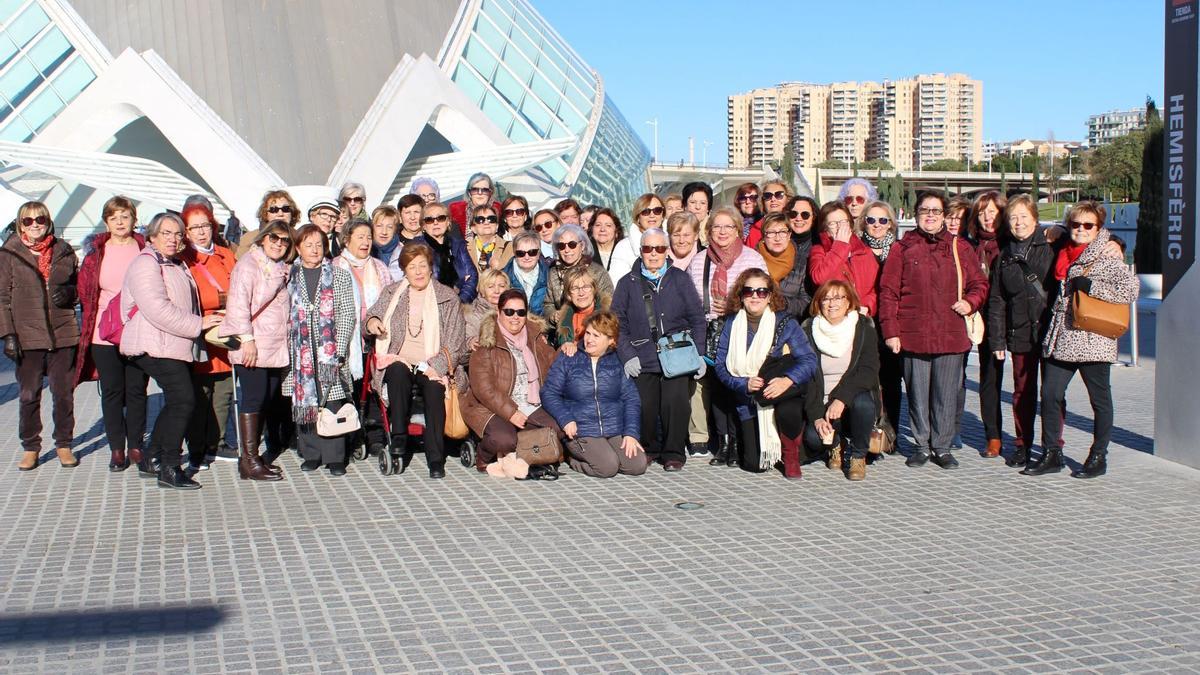 Visita de las mujeres de  Almàssera a CACSA.