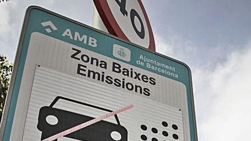 Cartell d’una zona de baixes 
emissions a la ciutat de Barcelona.