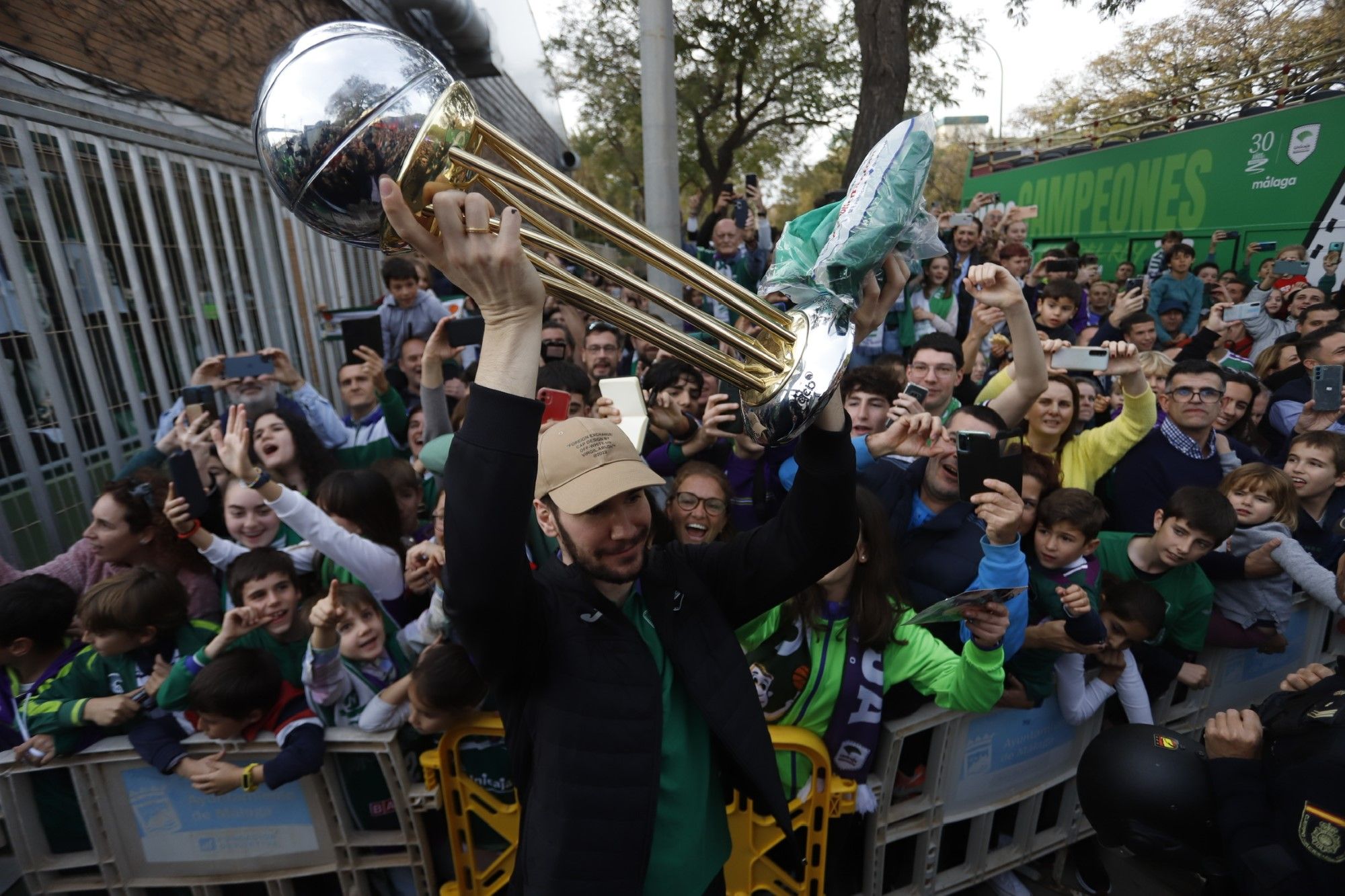 La fiesta del Unicaja, campeón de la Copa del Rey, por las calles de Málaga