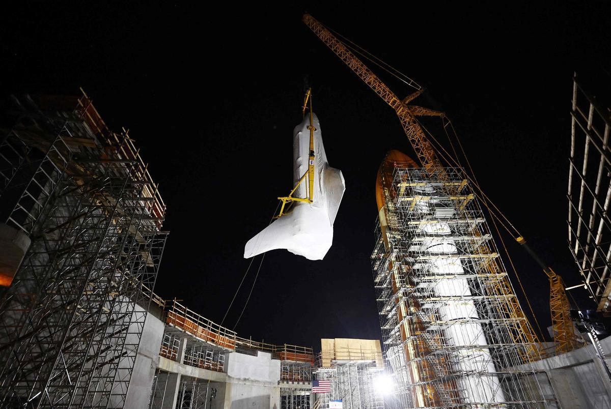 El transbordador Endeavour se instala en California para ser expuesto