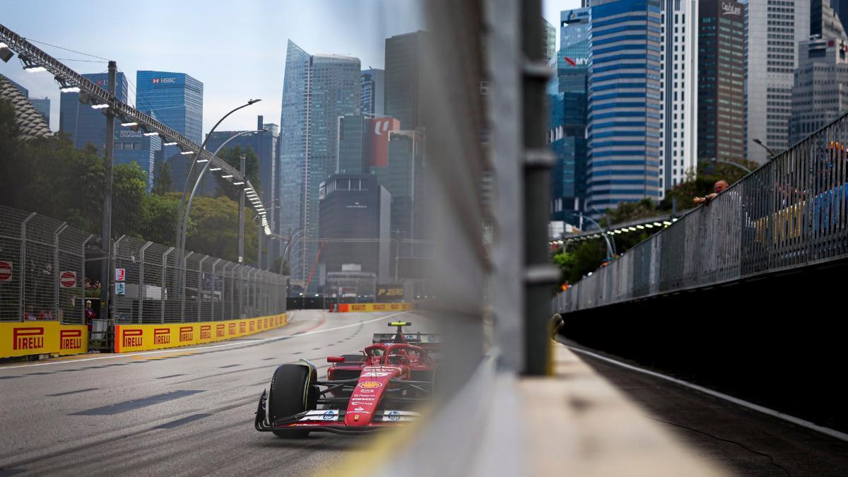 Carlos Sainz, durante la primera sesión libre en Singapur.