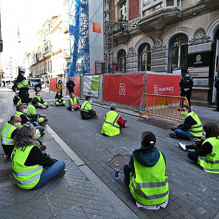 Trabajadores y auxiliares de Ence endurecen el conflicto | GUSTAVO SANTOS