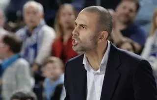 Javi Rodríguez, entrenador del Alimerka Oviedo Baloncesto, tras ganar al Alega Cantabria: "Este es un claro ejemplo de lo que queremos ser"