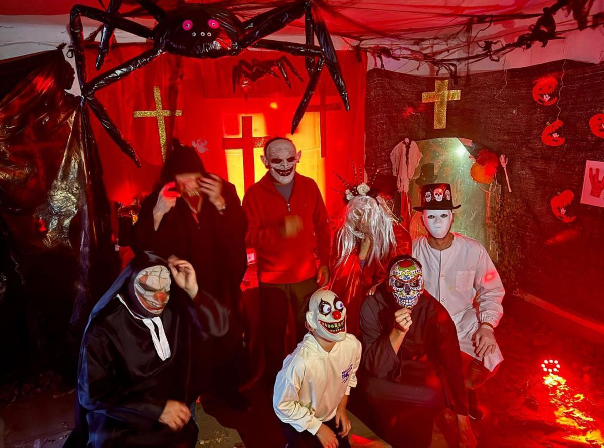 El túnel del terror de Tosos se convirtió en un escenario de miedo. | SERVICIO ESPECIAL