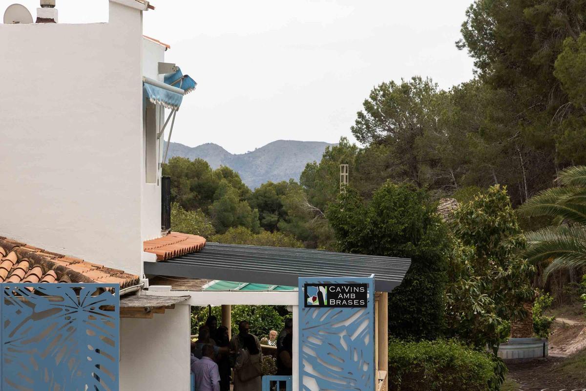 Ca’Vins amb Brases de la Nucía cierra la semana de Menjars de la Terra en las Marinas con un arroz meloso de pato, nísperos de Callosa y piñones como gran protagonista