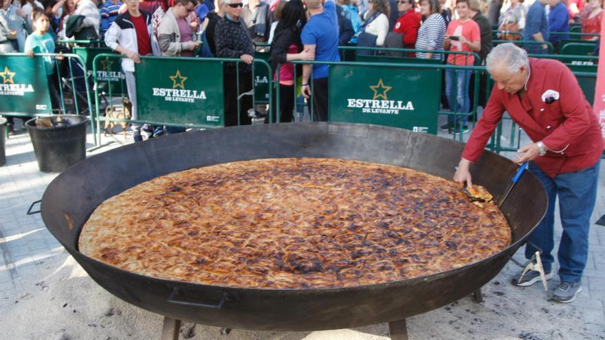 Pastel de carne gigante en el Cuartel de Artillería