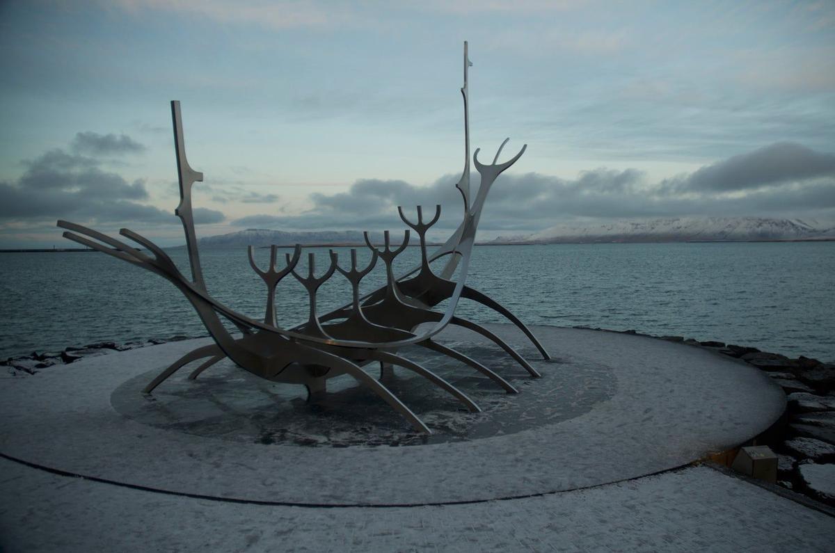 La escultura del Viajero del Sol en Reikiavik