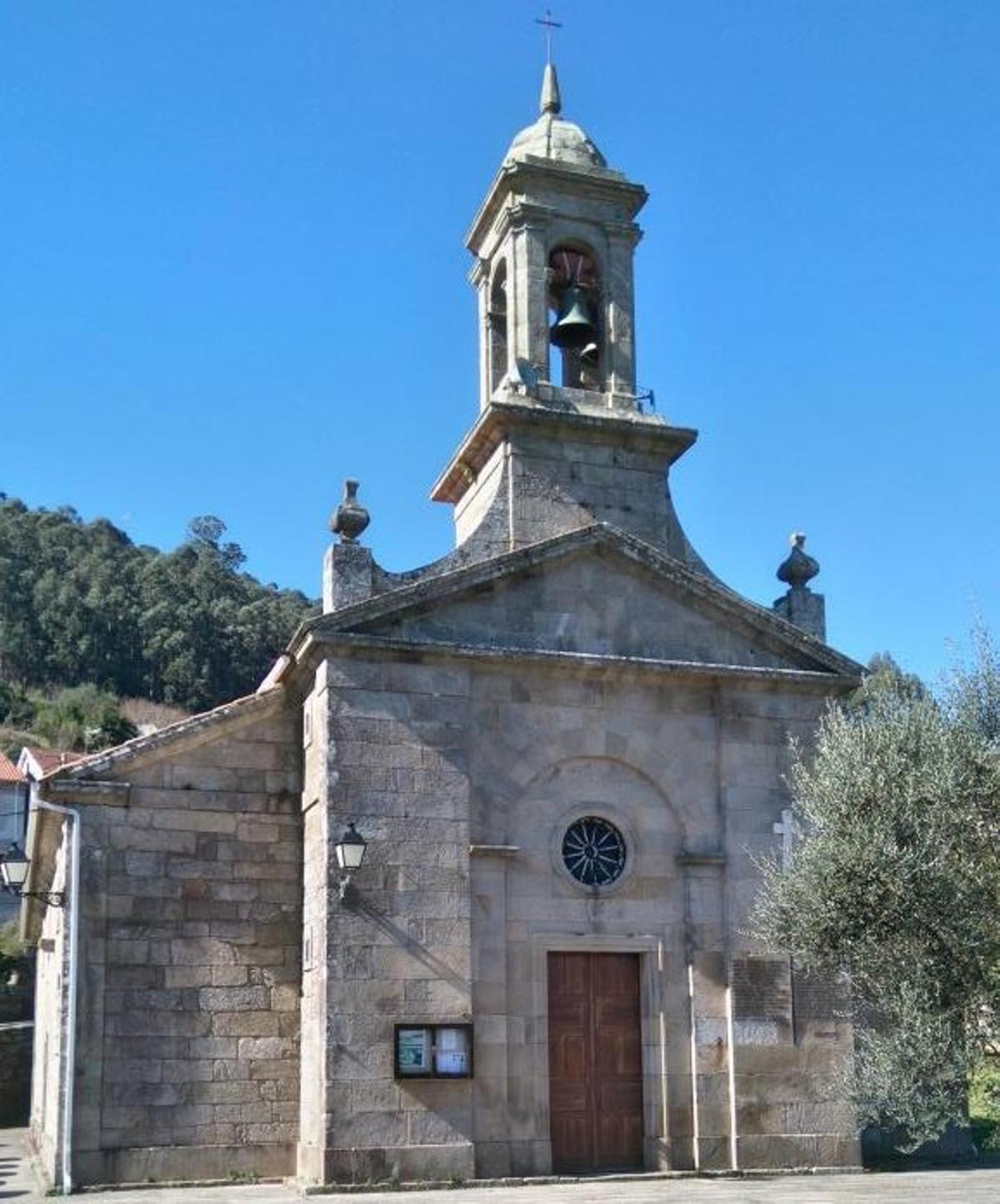 La fachada de la actual iglesia de San Martiño de Bueu.