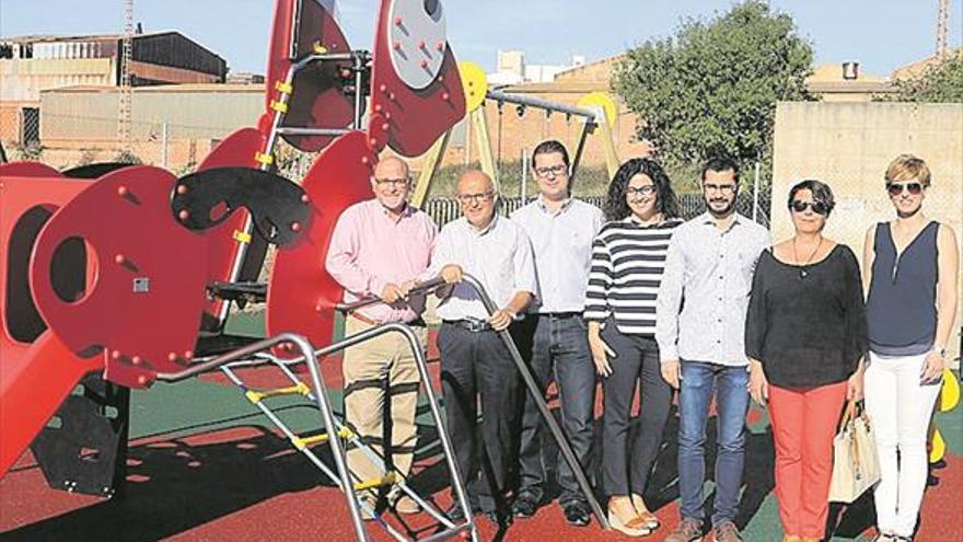 L’Alcora estrena novedosos juegos infantiles en la zona de la Báscula