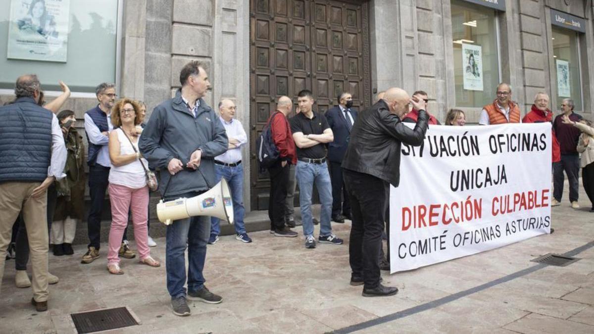 Protesta de trabajadores de Unicaja | VALENTINA CIUCA