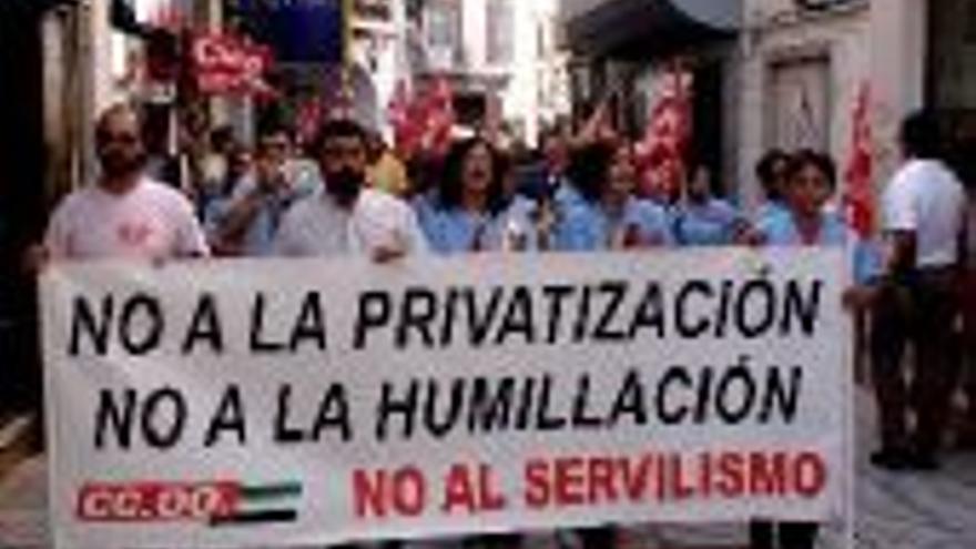 Las limpiadoras piden que se pare el proceso de privatización