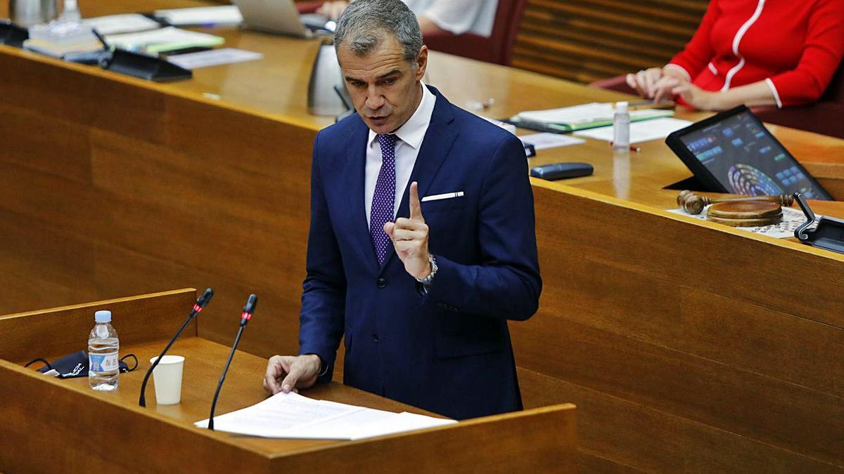 Cantó, en una
intervención 
en las Corts.  m.A.MONTESINOS