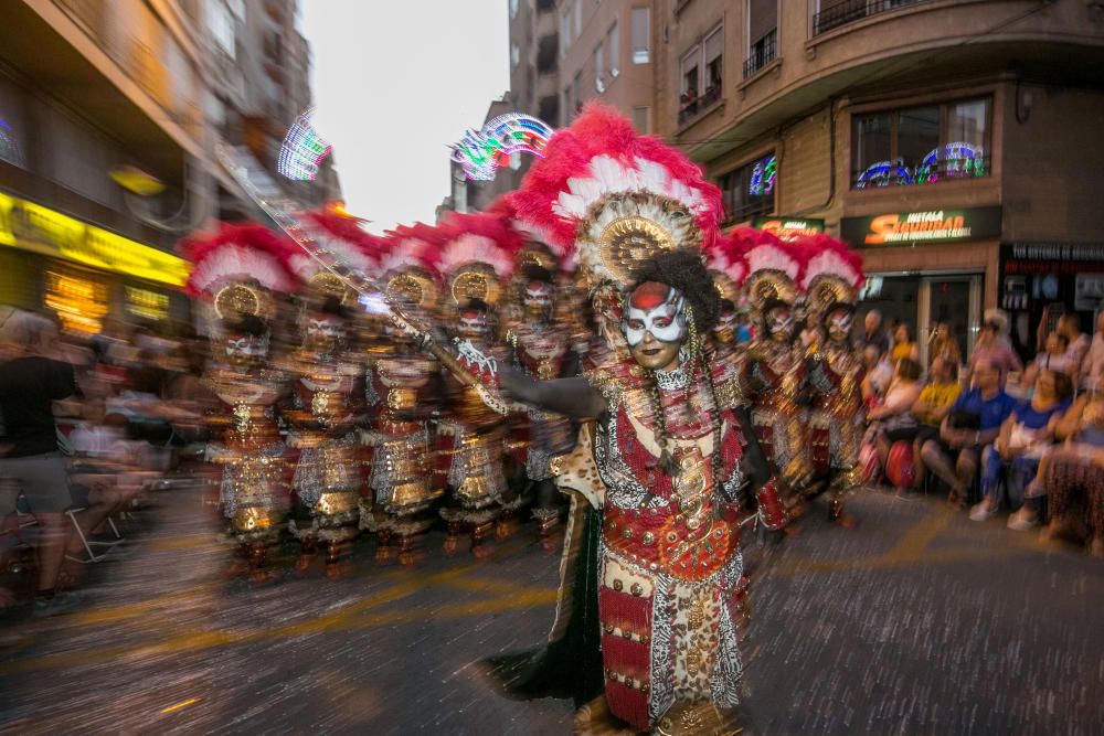 Los Benimerines abren los desfiles con un boato de más de 200 personas marcado por un espectáculo cautivador y las danzas salvajes