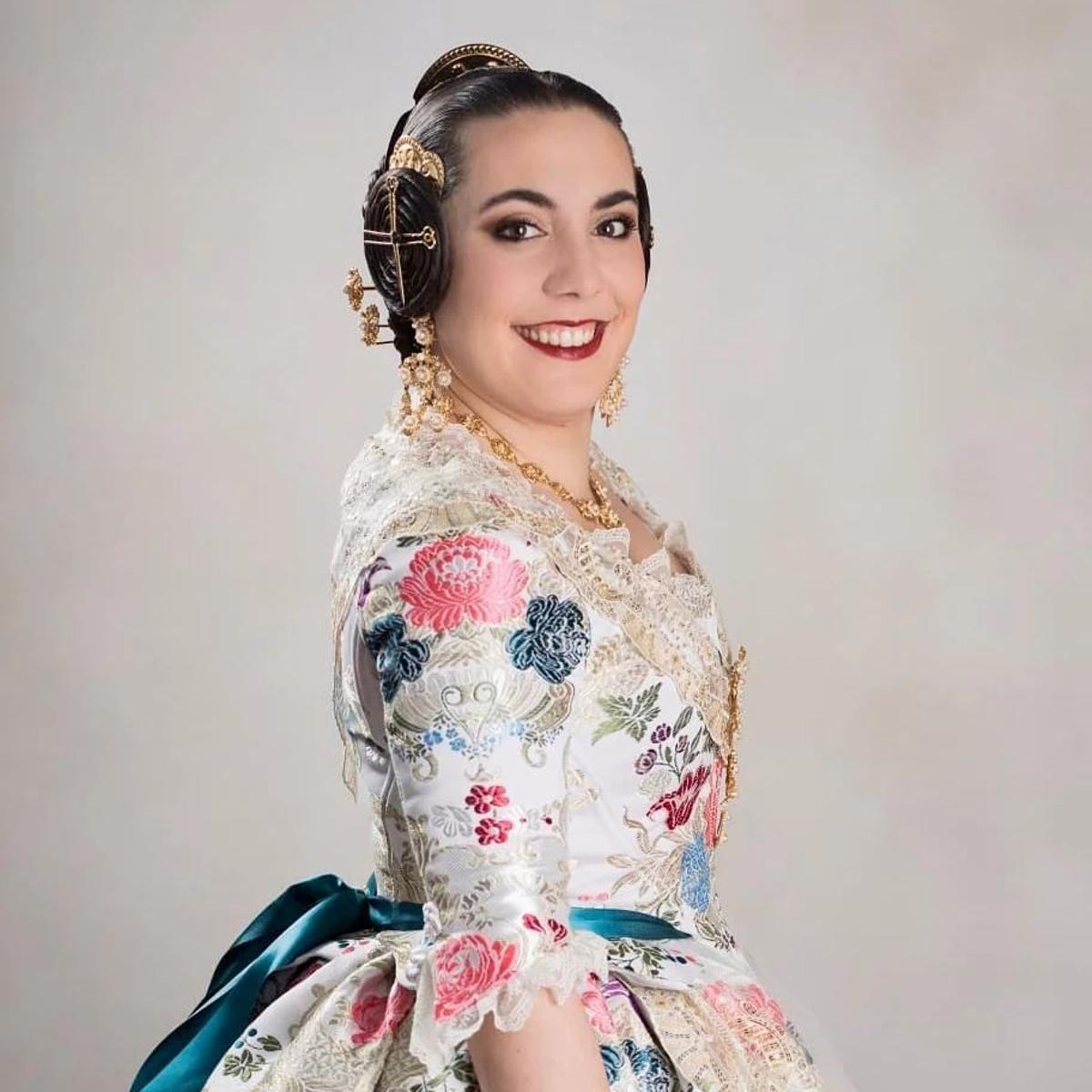 La fallera mayor de 2022, Carmen Mora, ha elegido Blanco Óptico La fallera mayor de 2022, Carmen Mora, ha elegido Blanco Óptico