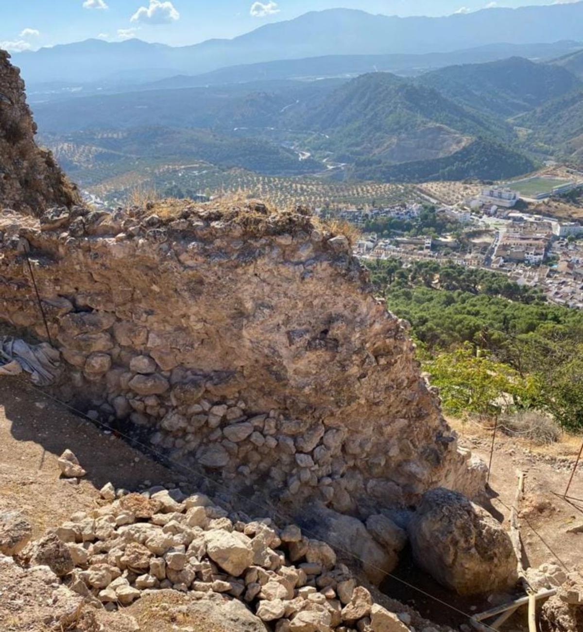 Vista de parte del paisaje desde lo alto del castillo. | L.O