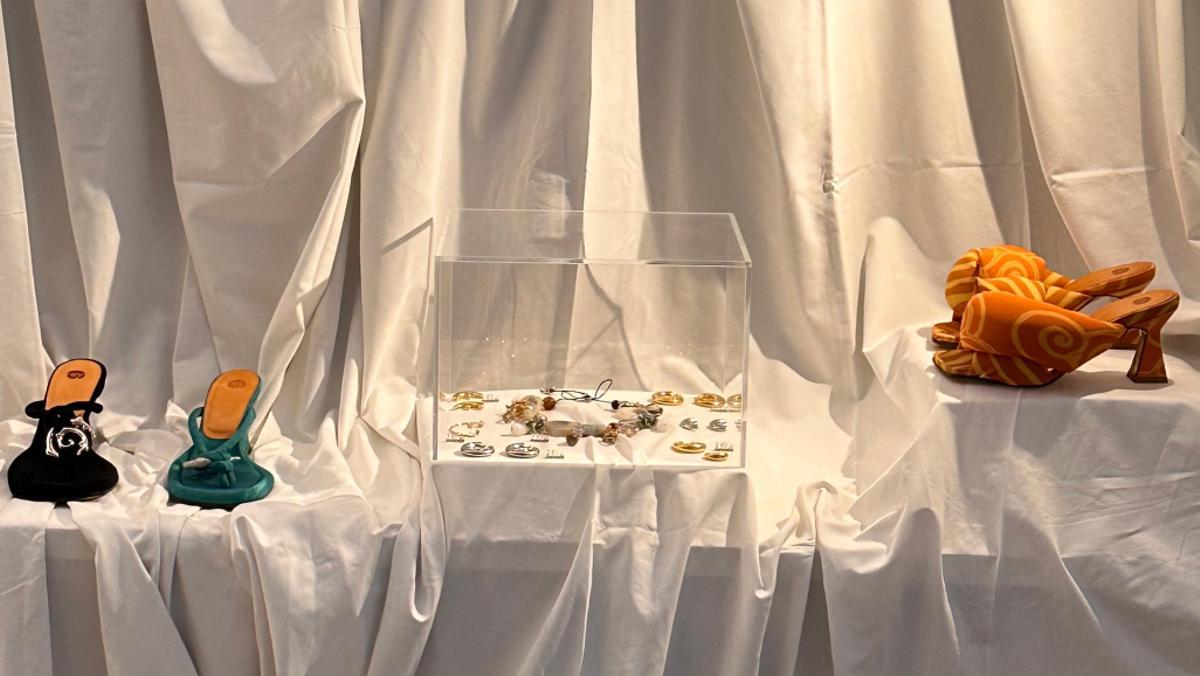 Además de la bisutería de lujo de La Manso, la tienda efímera que la diseñadora Adriana Manso ha abierto en Barcelona.