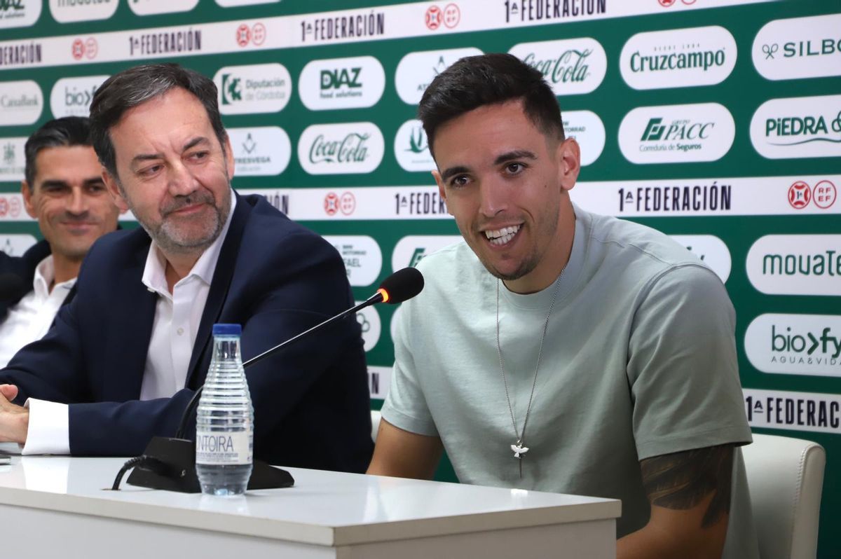 José Antonio Martínez, durante su presentación como blanquiverde.