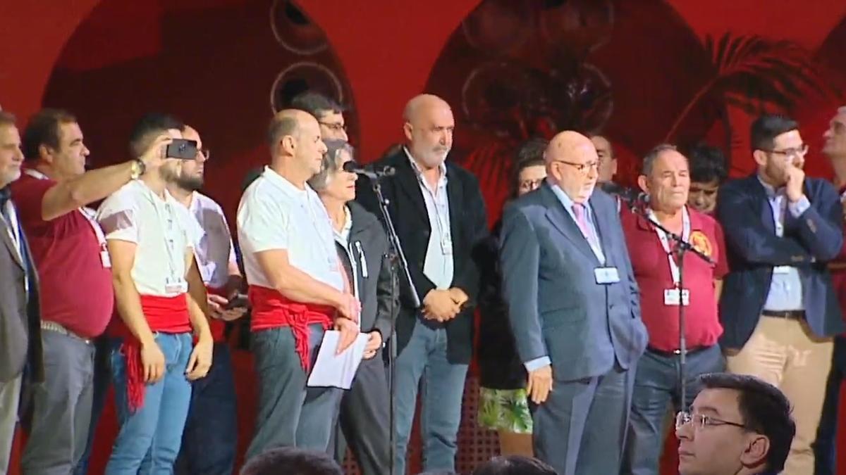 Campaneros de Albaida junto a representantes de la delegación que defendía la propuesta y el alcalde de Albaida.