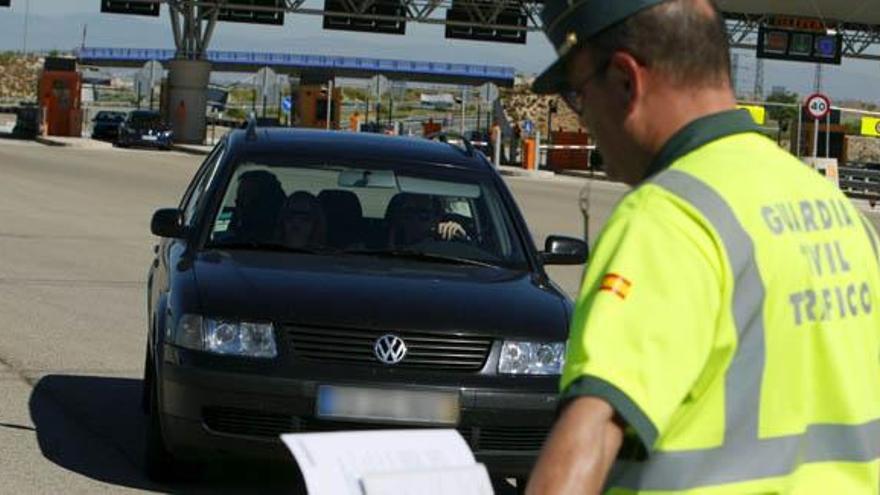 Los coches patrulla serán visibles pero Tráfico no avisará de sus radares.