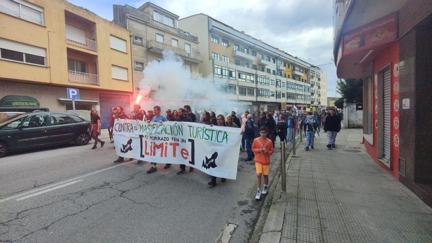 Manifestación en Cangas contra la masificación turística en la comarca