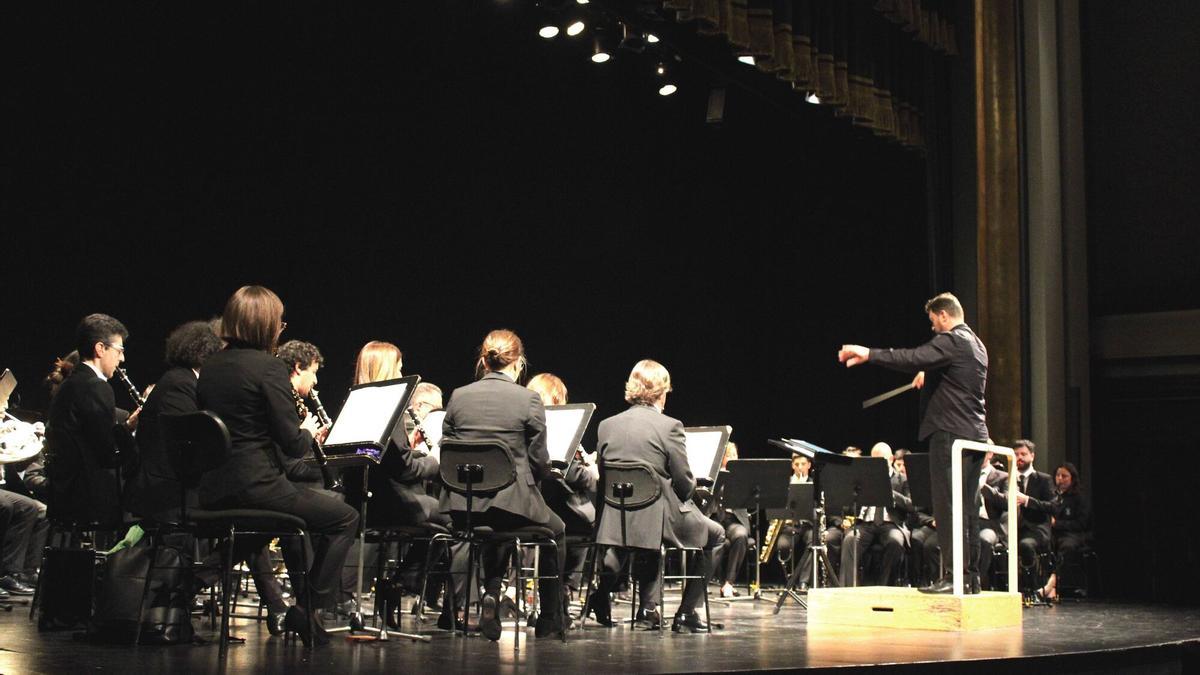Concierto de la Sociedad Filarmónica con la Banda de Música “Ciudad de Oviedo” y música de cine