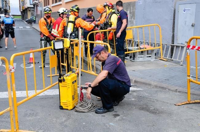 Efectivos de los Bomberos de Las Palmas de Gran ...