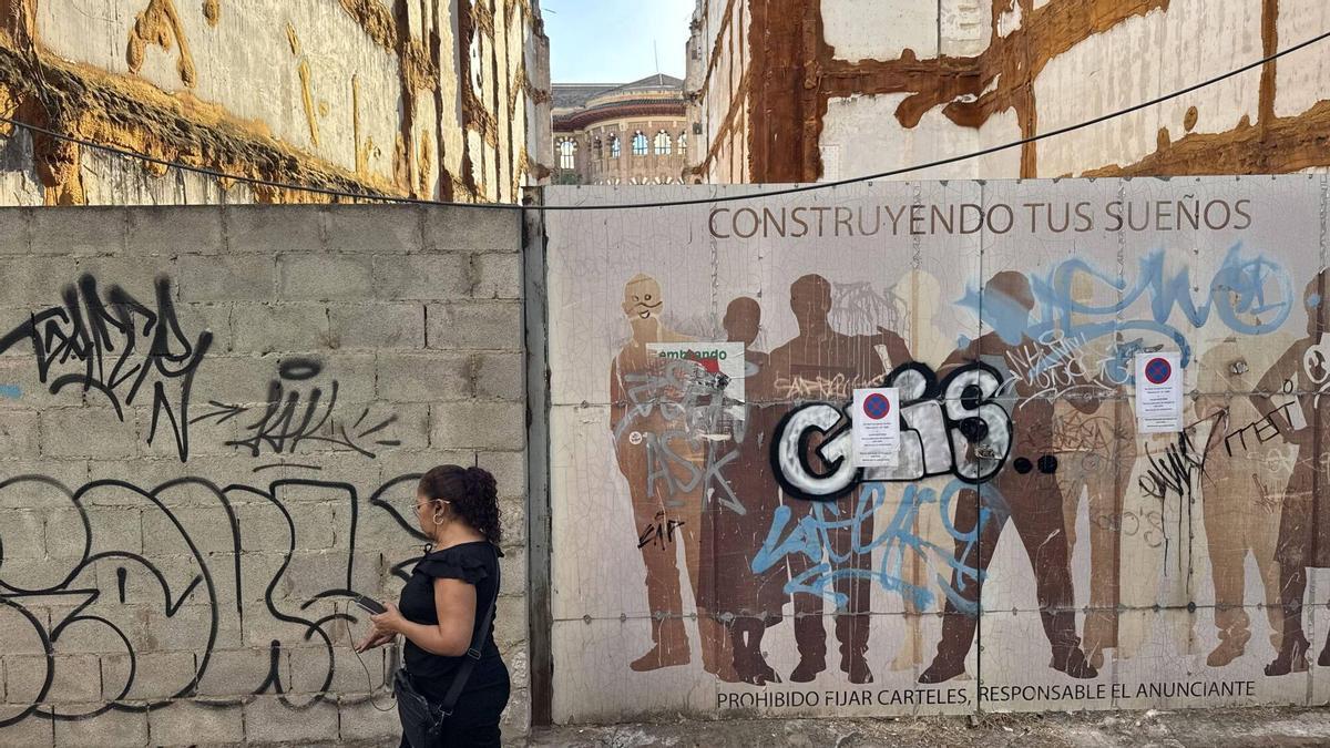 Solar donde se ubicará el nuevo hotel, en la calle Gonzalo Ximénez de Quesada número 6.