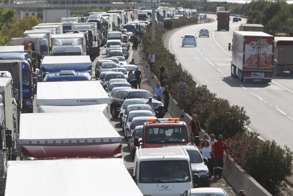 Accidente en la A-7 en Moncada y retenciones kilométricas