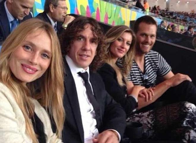 Puyol junto a su pareja y Gisele Bundchen antes de la final del Mundial