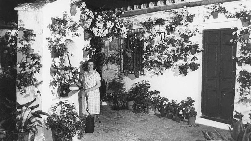 Carmen Montilla, una institución de los Patios, desde su recinto de Trueque 4. FOTO: CÓRDOBA.