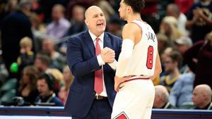 La mala racha de los Bulls pone en riesgo la estabilidad laboral de su entrenador.