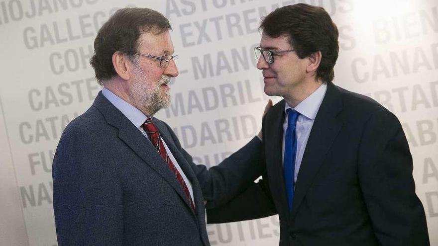 El presidente del PP de Castilla y León, Alfonso Fernández Mañueco, junto a Rajoy antes del Comité Ejecutivo. Ical