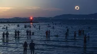 El Sol acrobático eclipsa al primitivo ser humano