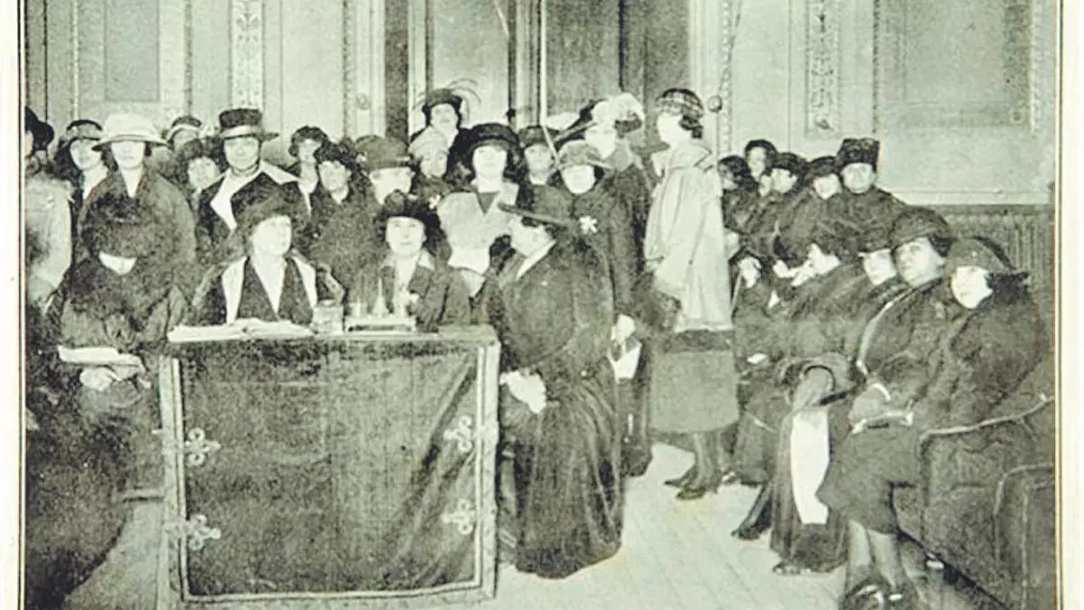 Consuelo González Ramos y La Voz de la Mujer