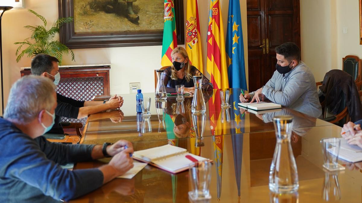 La alcaldesa de Castelló, Amparo Marco, con el de Vinaròs, Guillem Alsina (izq.).