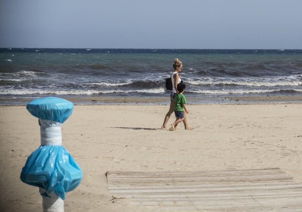 Las playas de Alicante reabren al paseo