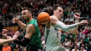 Sam Dekker y Mario Hezonja, durante el Penya - Madrid de la primera vuelta