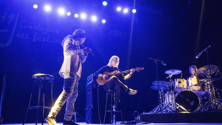 Jorge Pardo a la flauta, Benavent al bajo y Di Geraldo a la batería, forman El Trío.