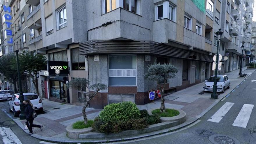Patean a un hombre en plena calle en Vigo y al frustrarse su huida se enfrentan a la Policía