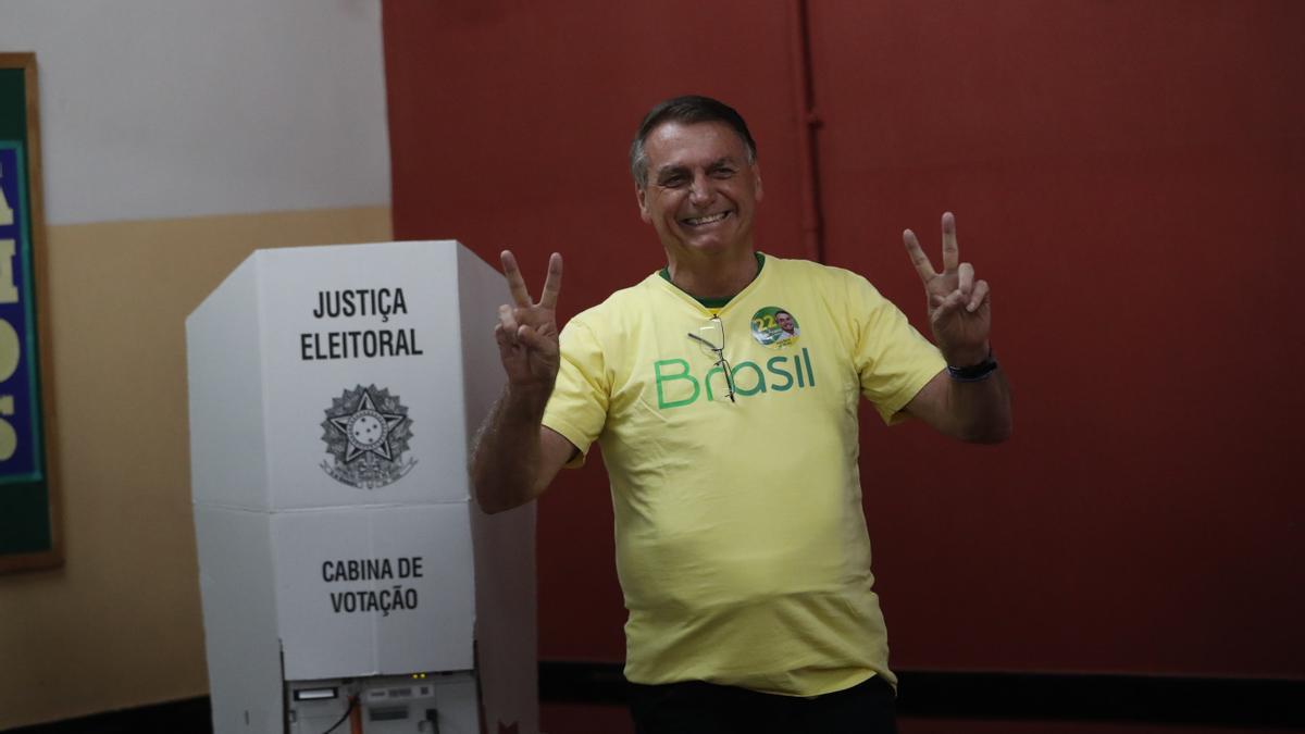 Jair Bolsonaro, durante la votación en las elecciones brasileñas.