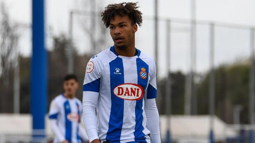 Momoh, amb el juvenil del RCD Espanyol