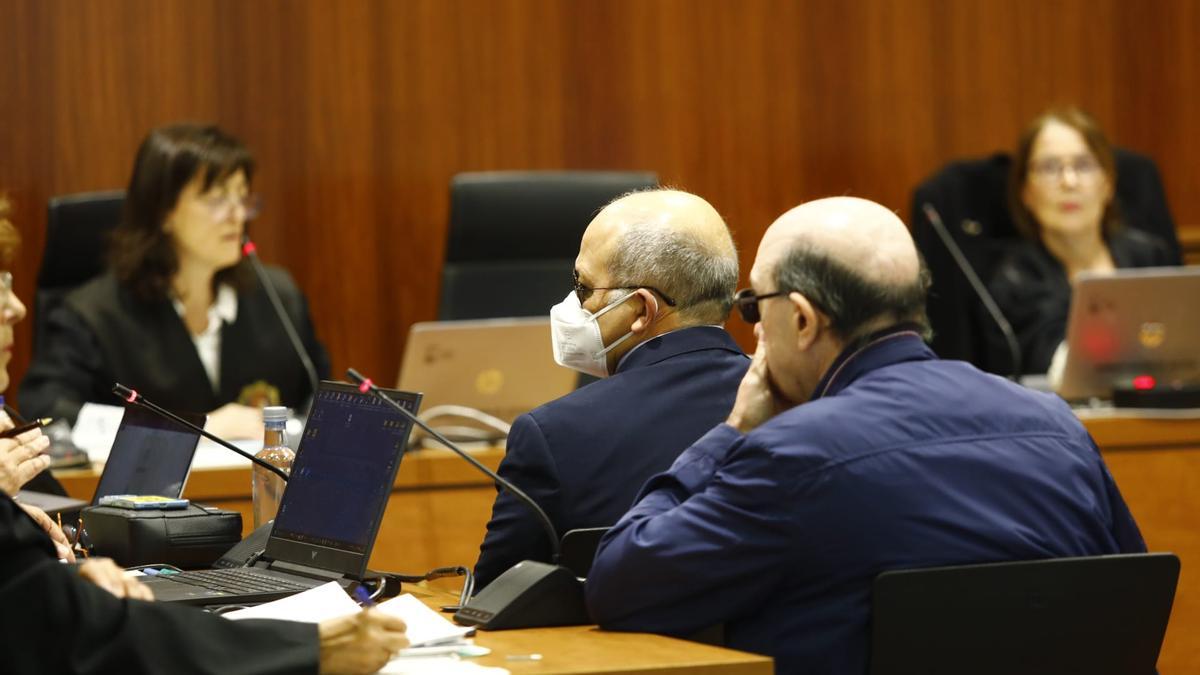 Los dos acusados durante el juicio en la Audiencia de Zaragoza