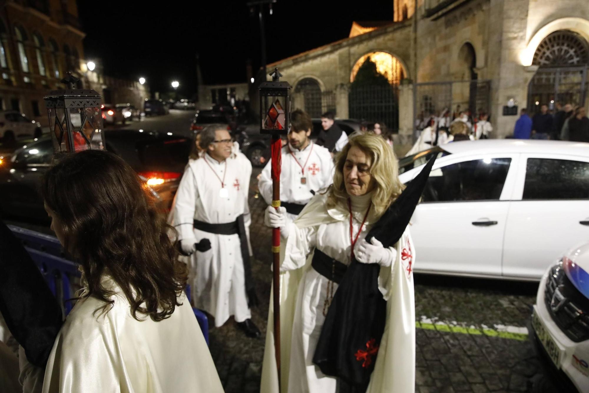 El mal tiempo obliga a suspender la procesión del Encuentro en Gijón