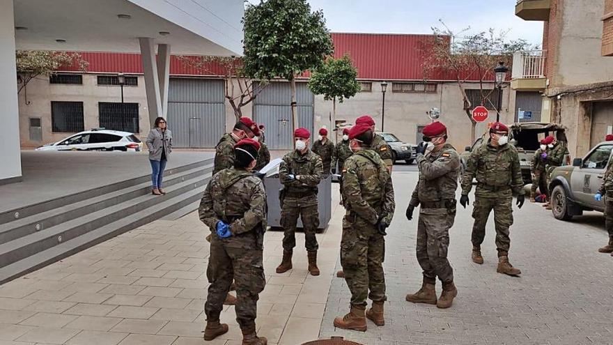 Patrulla del CGTAD de Bétera, ayer, en una calle de Orpesa.