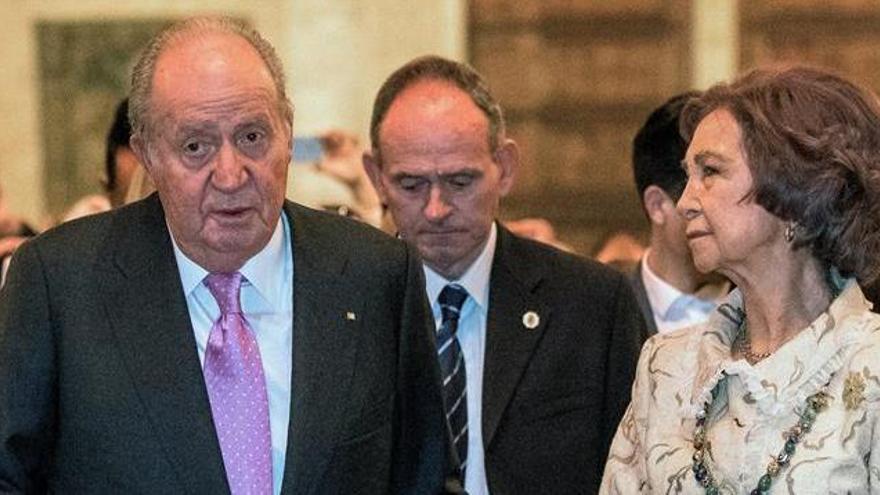 El Rey Juan Carlos, operado con éxito de la rodilla