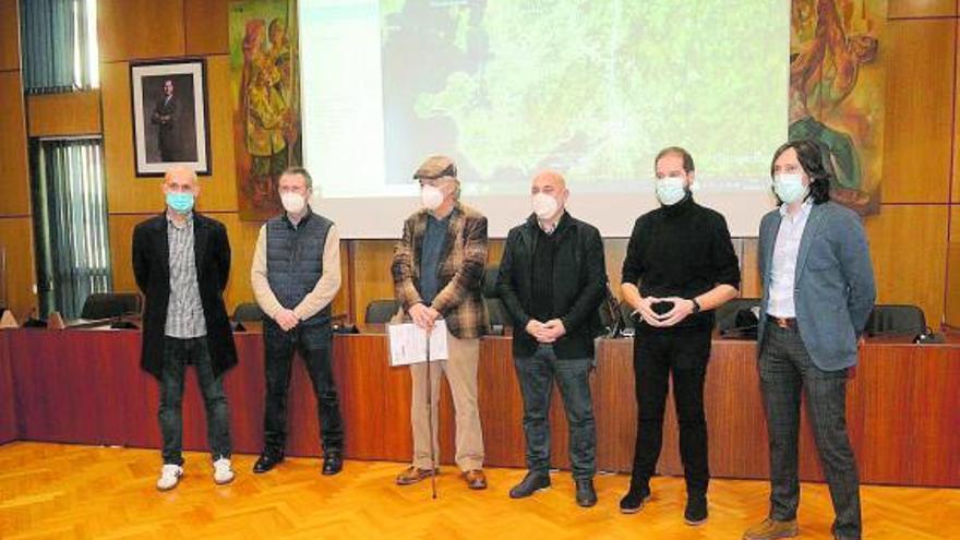 La reunión celebrada en el Concello de Vilagarcía para la prolongación de la Vía Verde. |  // NOÉ PARGA